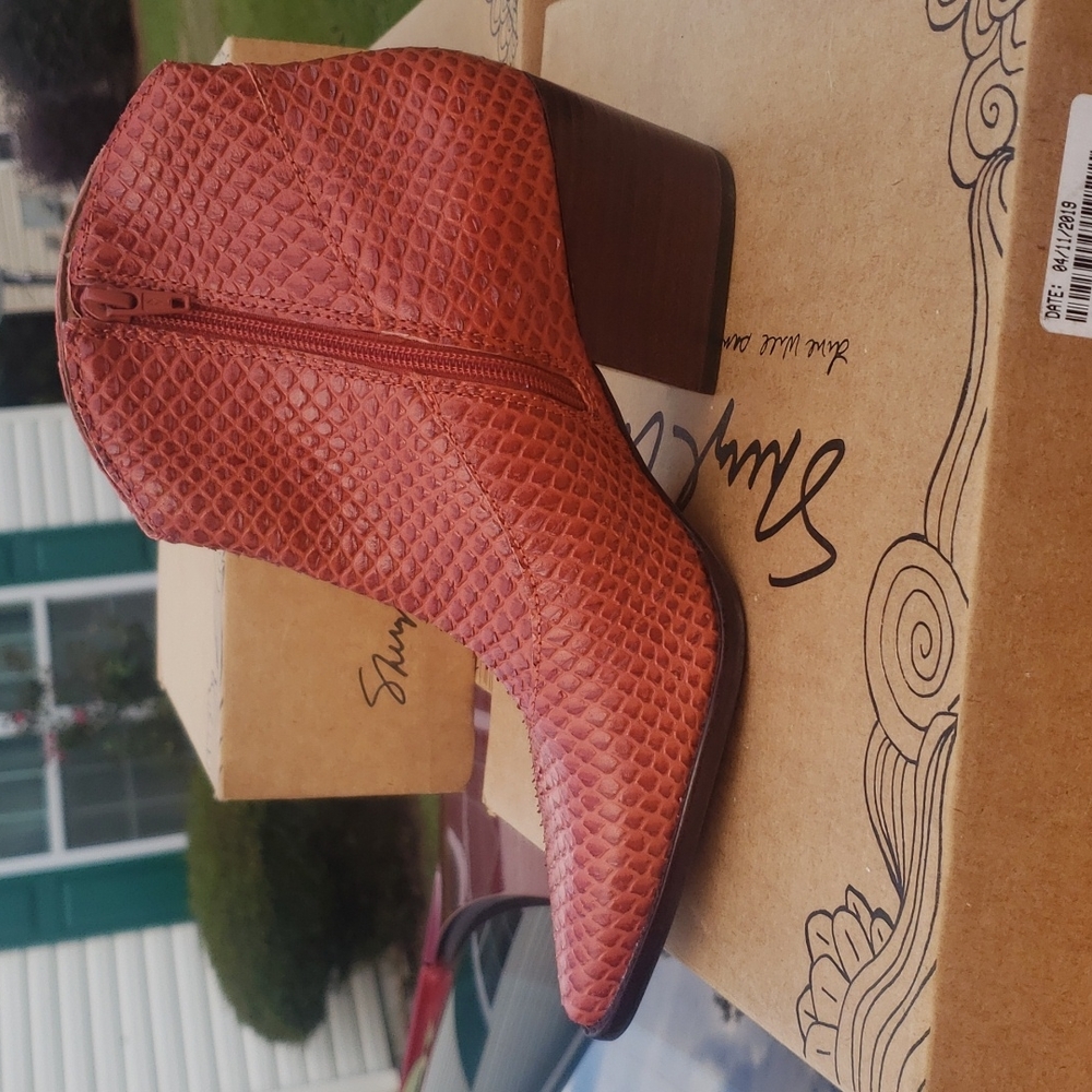 Sherly Crow ankle boots